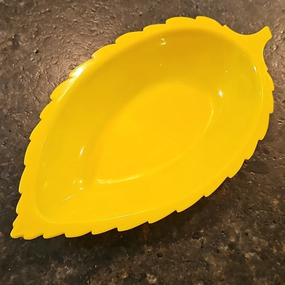 2 Vintage 1950s Breyers & 2 Vtg. 70s Dairy Queen Plastic Ice Cream Bowls & Spoon
